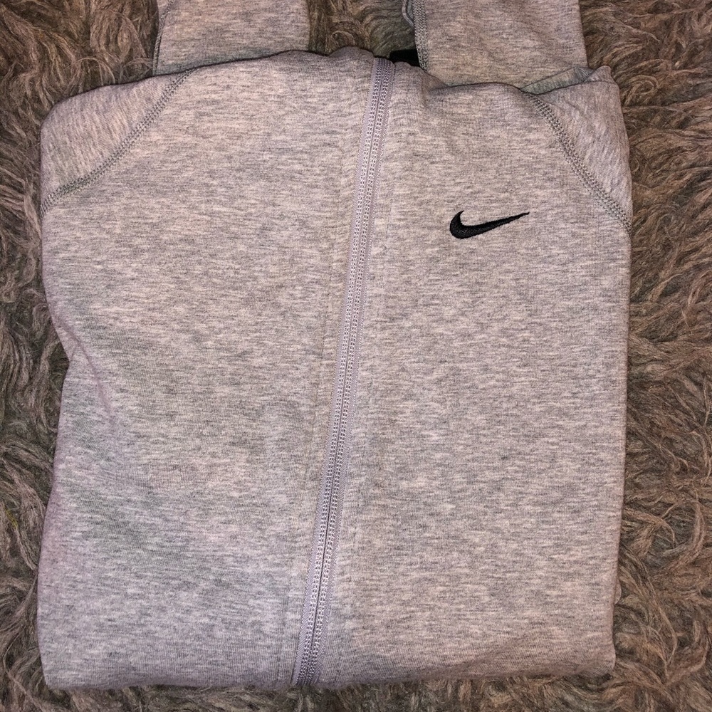 Grey Women’s Nike sweatshirt